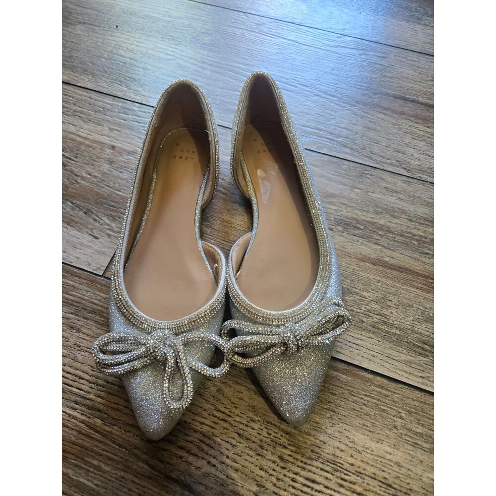 A New Day Women’s Size 8.5 Silver Glitter Rhinestone Bow Pointed Toe Flats